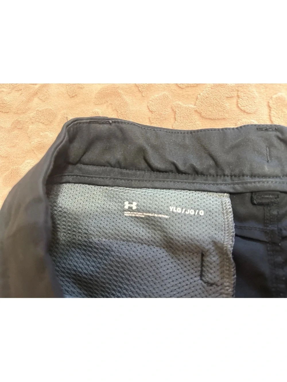 Under Armour Boys Black Khaki Shorts! Large 30x11
